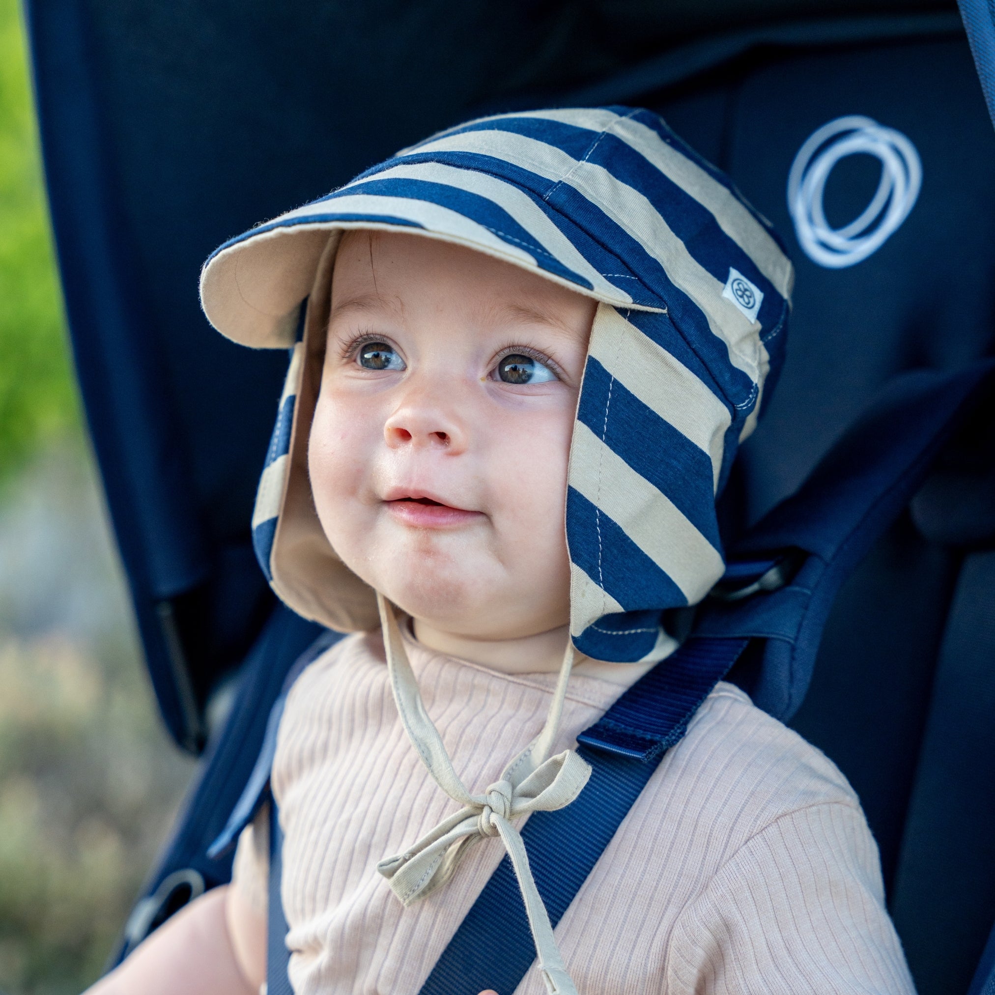 Sun hat in Navy Stripe/Sandy Beach - UPF 50+