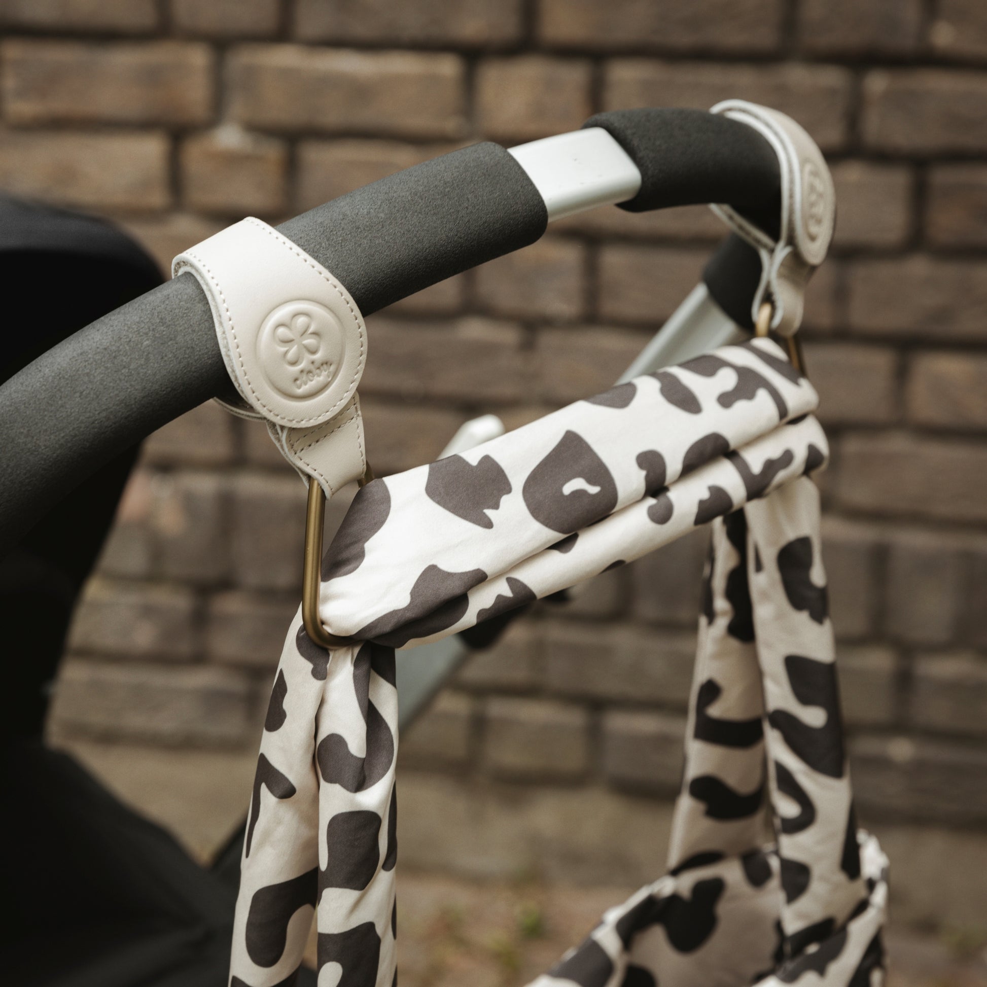 Cloby kinderwagen haken in beige