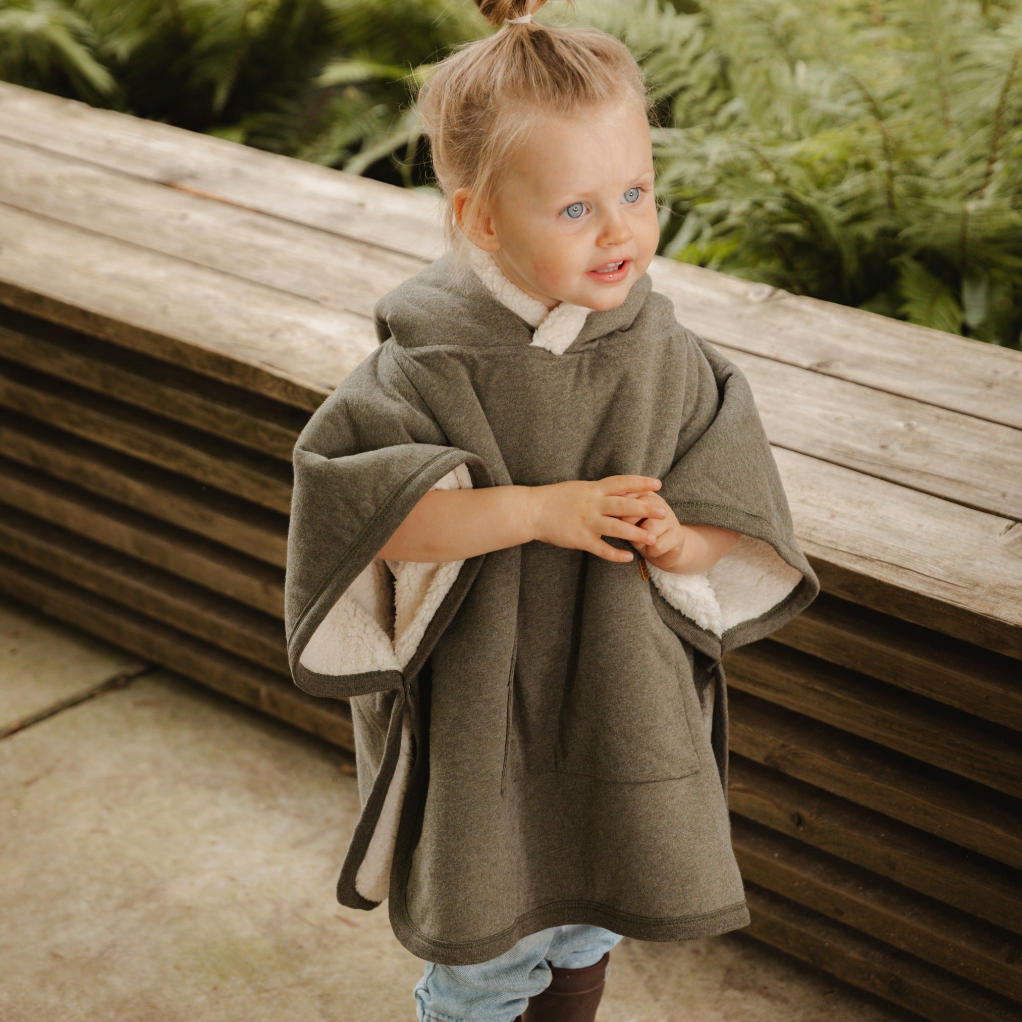 メゾンドルチェ teddy poncho Teddy Kids Poncho Forest Green, for winter days | Cloby