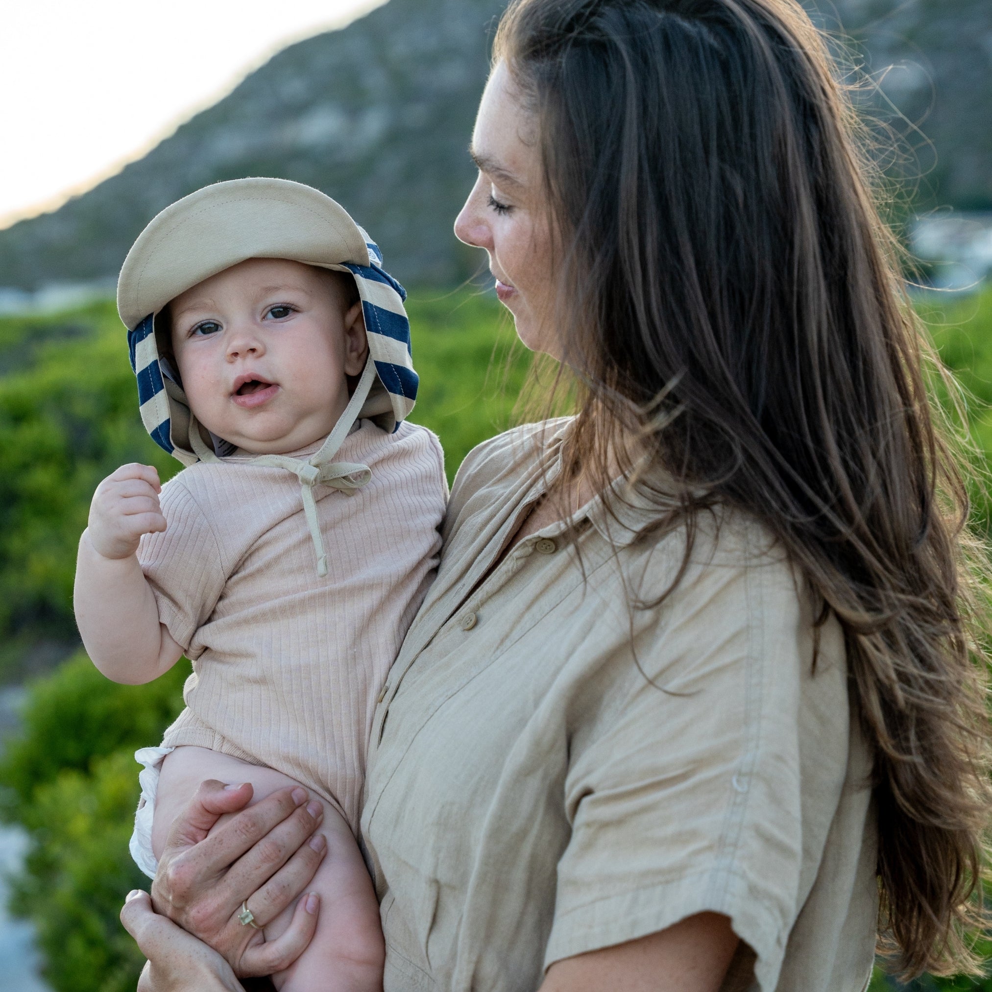 Sun hat in Navy Stripe/Sandy Beach - UPF 50+