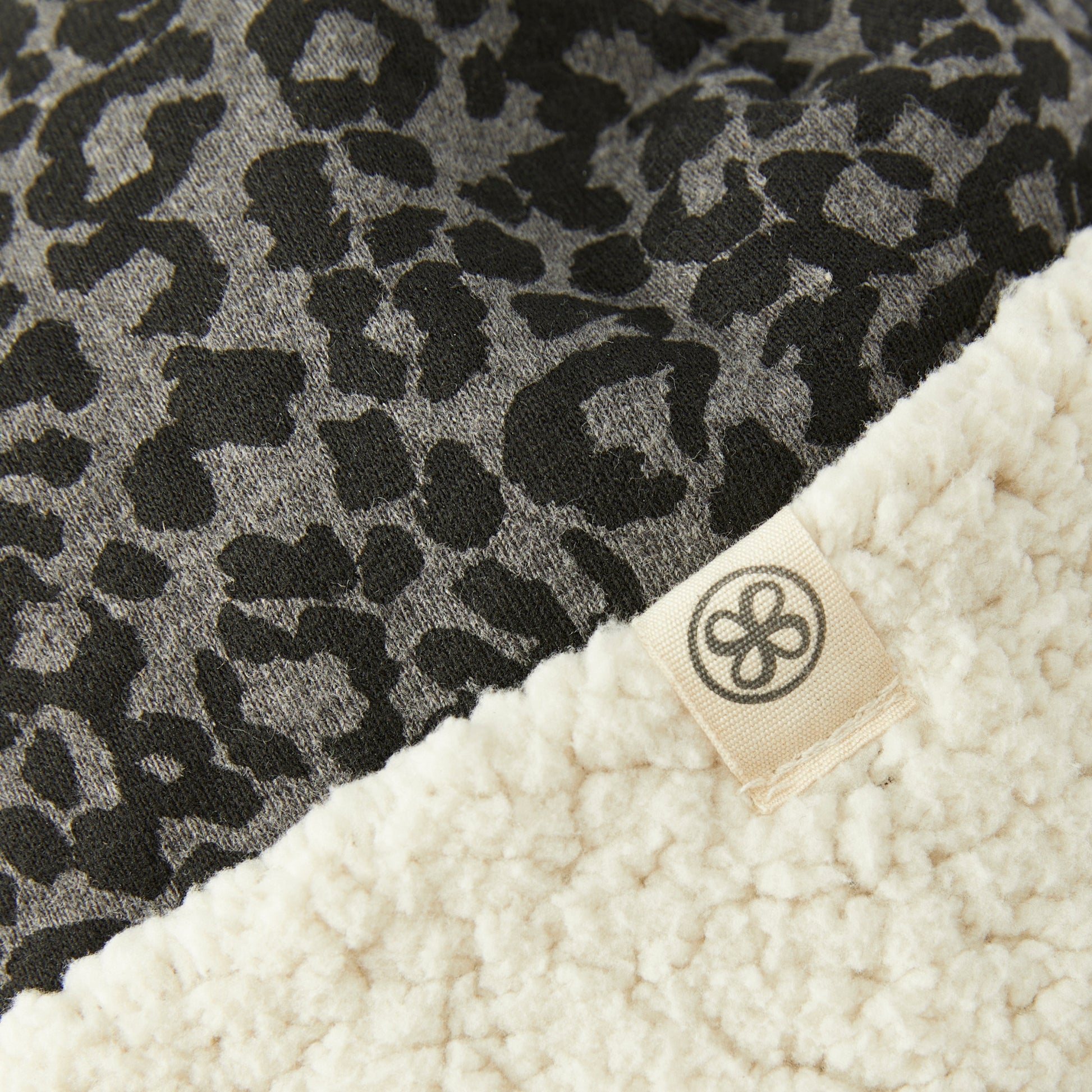 Leopard details teddy muts