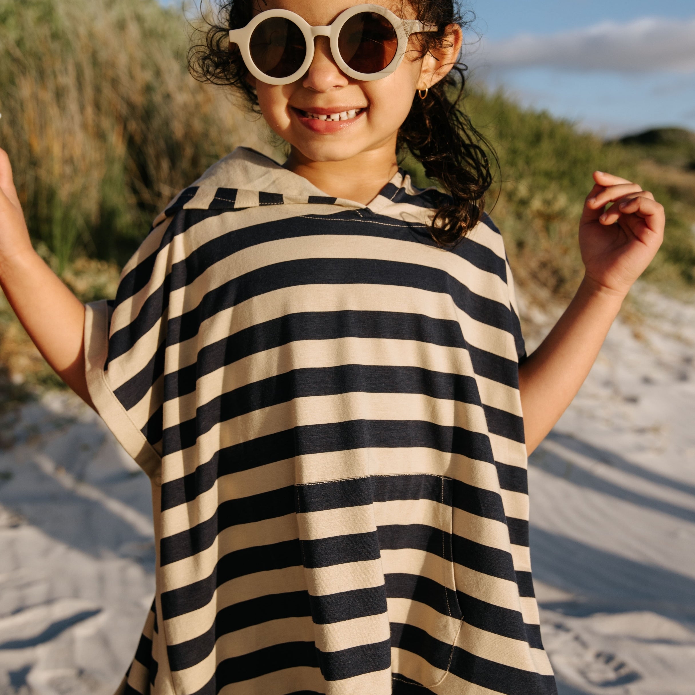 Poncho UV en Navy/Sandy Stripe – UPF 50+