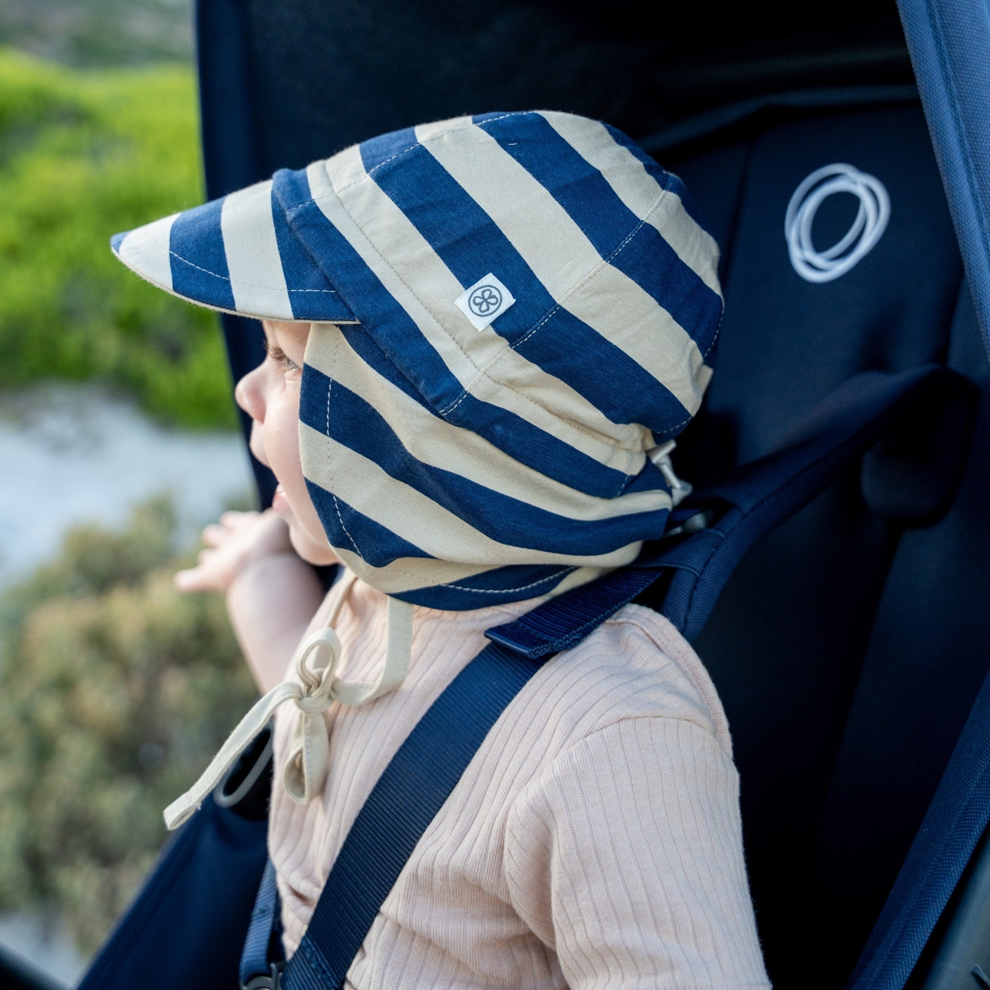 Sun hat in Navy Stripe/Sandy Beach - UPF 50+