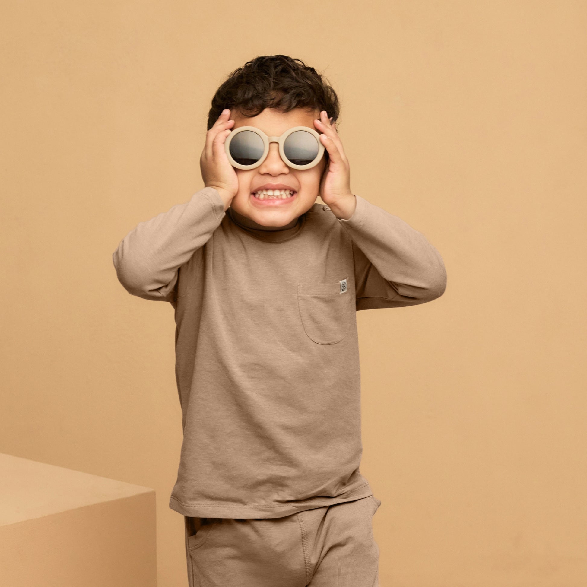 Peanut Brown shirtje met lange mouwen voor kinderen - Cloby