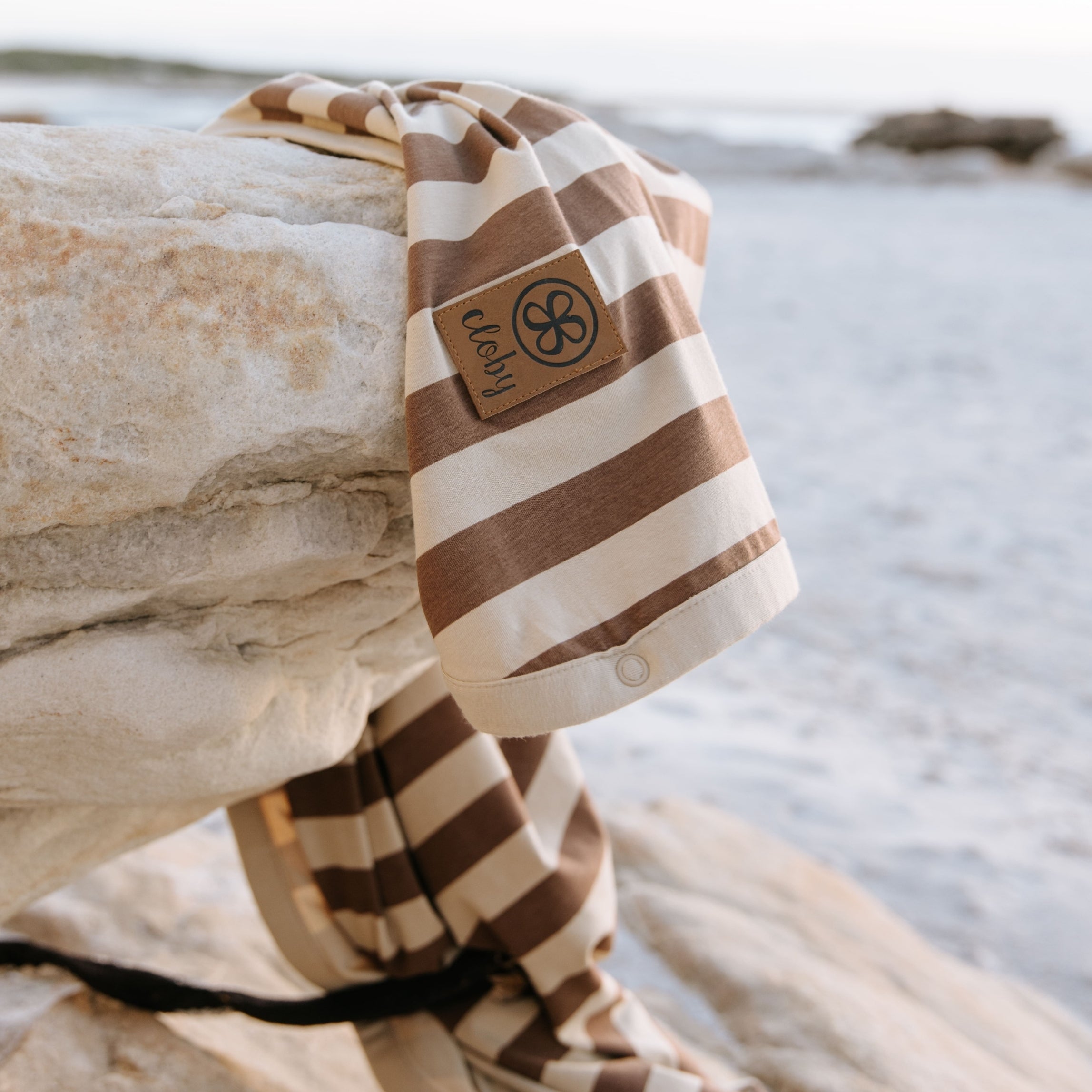 Manta de protección UV en Peanut/Sandy Stripe – UPF 50+