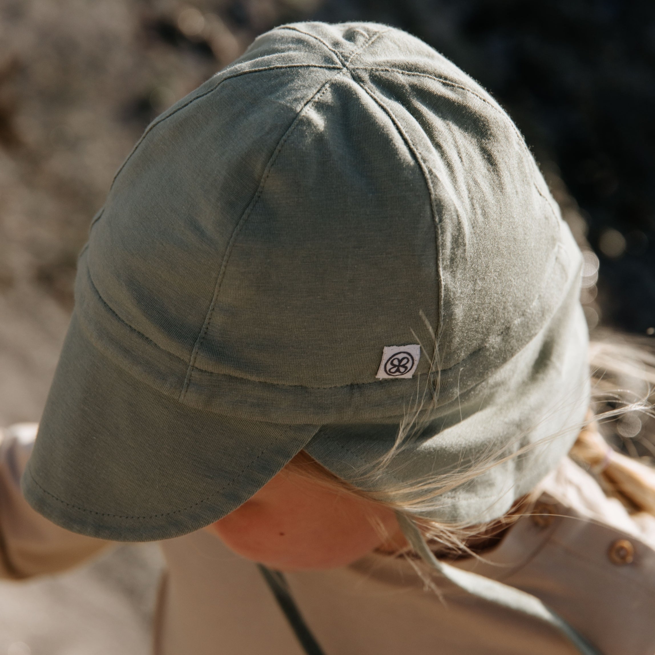 Sun hat in Olive Green/Sandy Beach - UPF 50+