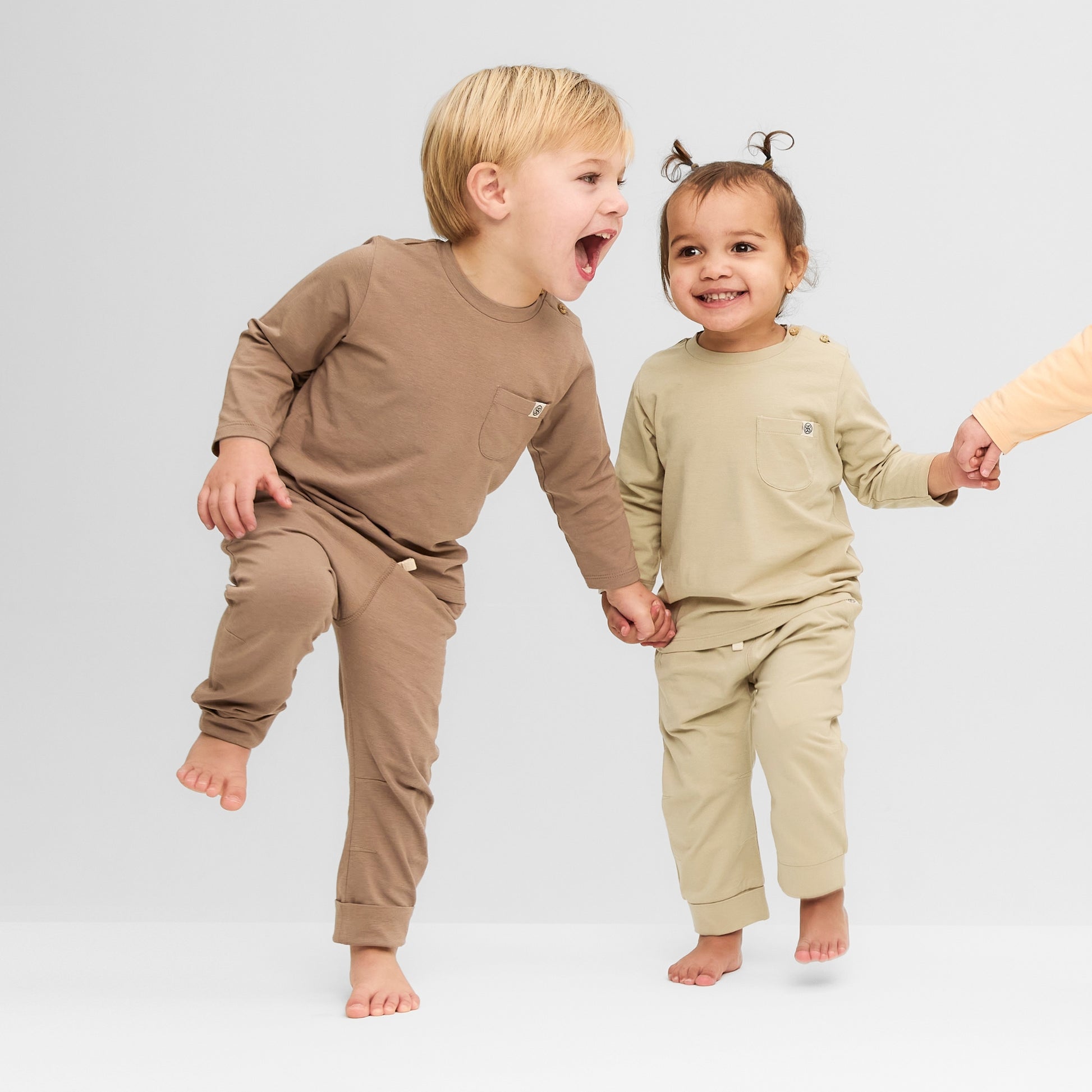 Joggingbroekjes voor kinderen - Peanut Brown & Sandy Beach