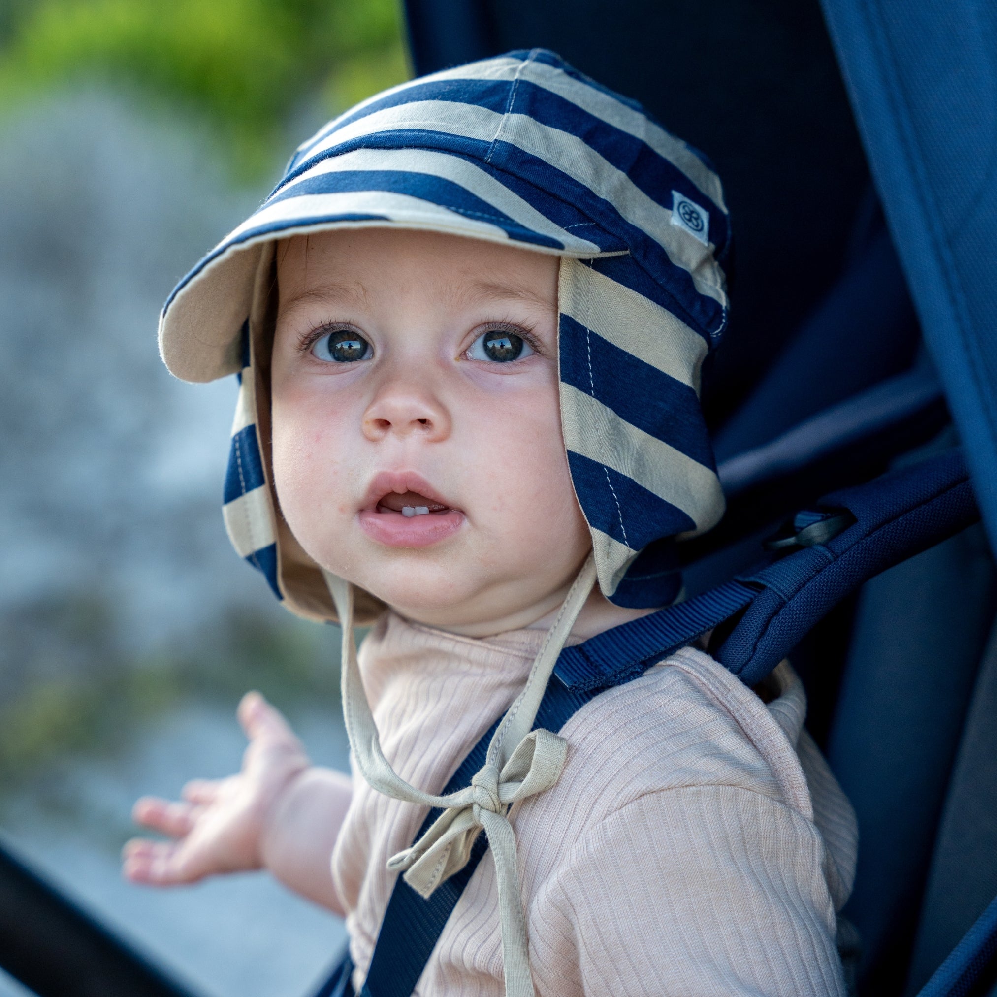Sun hat in Navy Stripe/Sandy Beach - UPF 50+