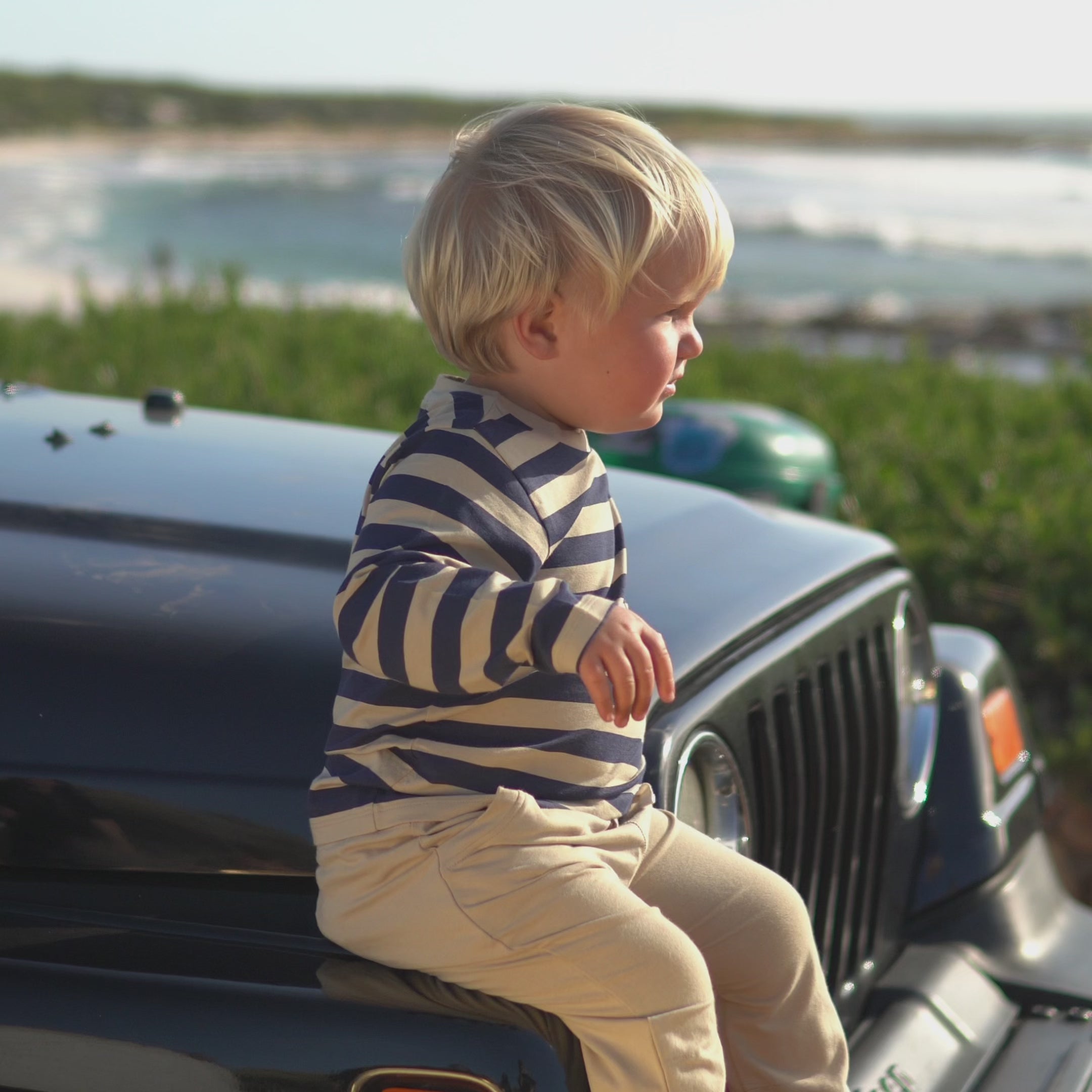 Load video: Longsleeve in Navy/Sandy Stripe UPF 50+