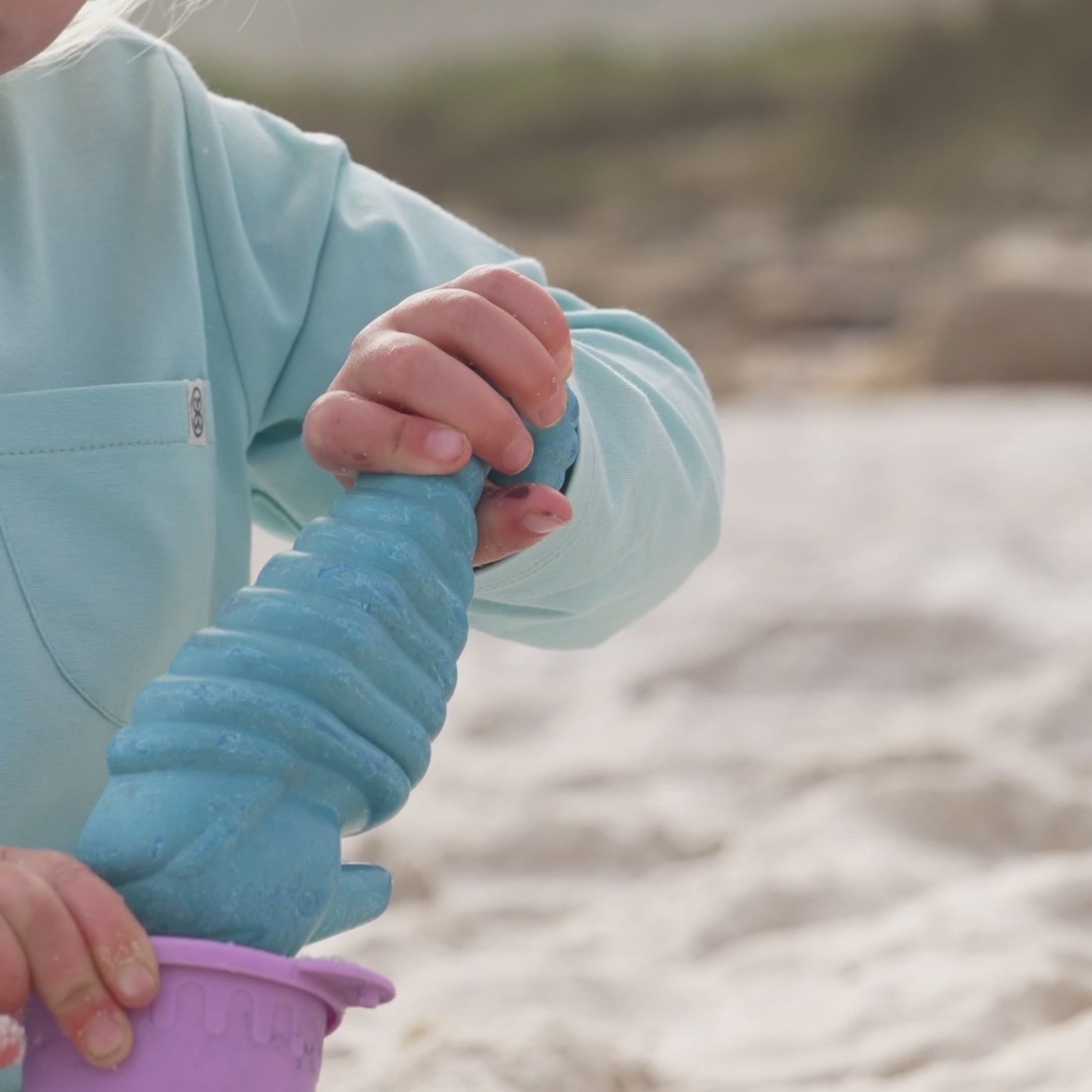 Load video: Longsleeve in Sea Blue - UPF 50+