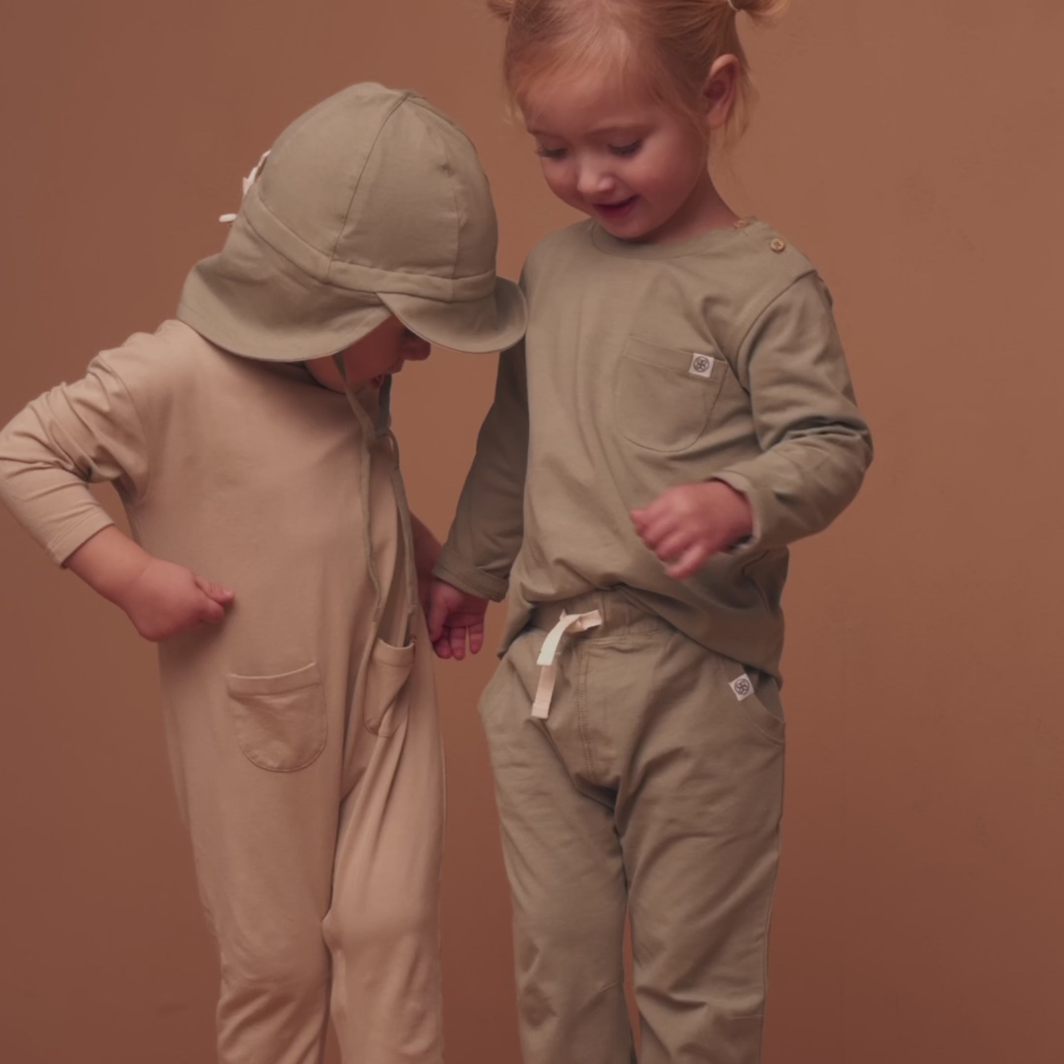 Video laden: Jogginghose in Olive Green – UPF 50+