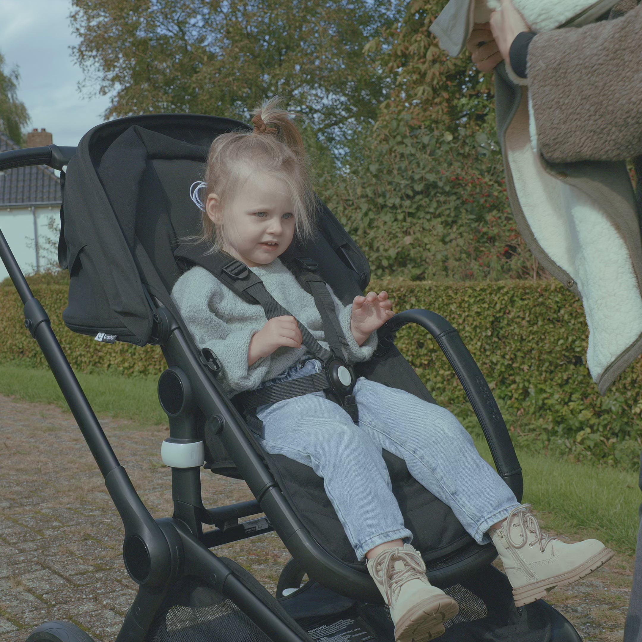 Load video: Teddy poncho in Forest Green