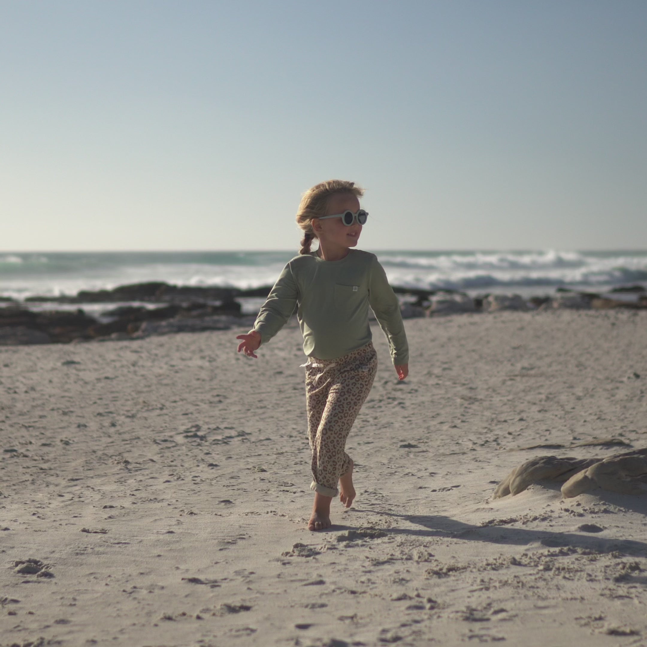 Video laden: Longsleeve in Olive Green – UPF 50+