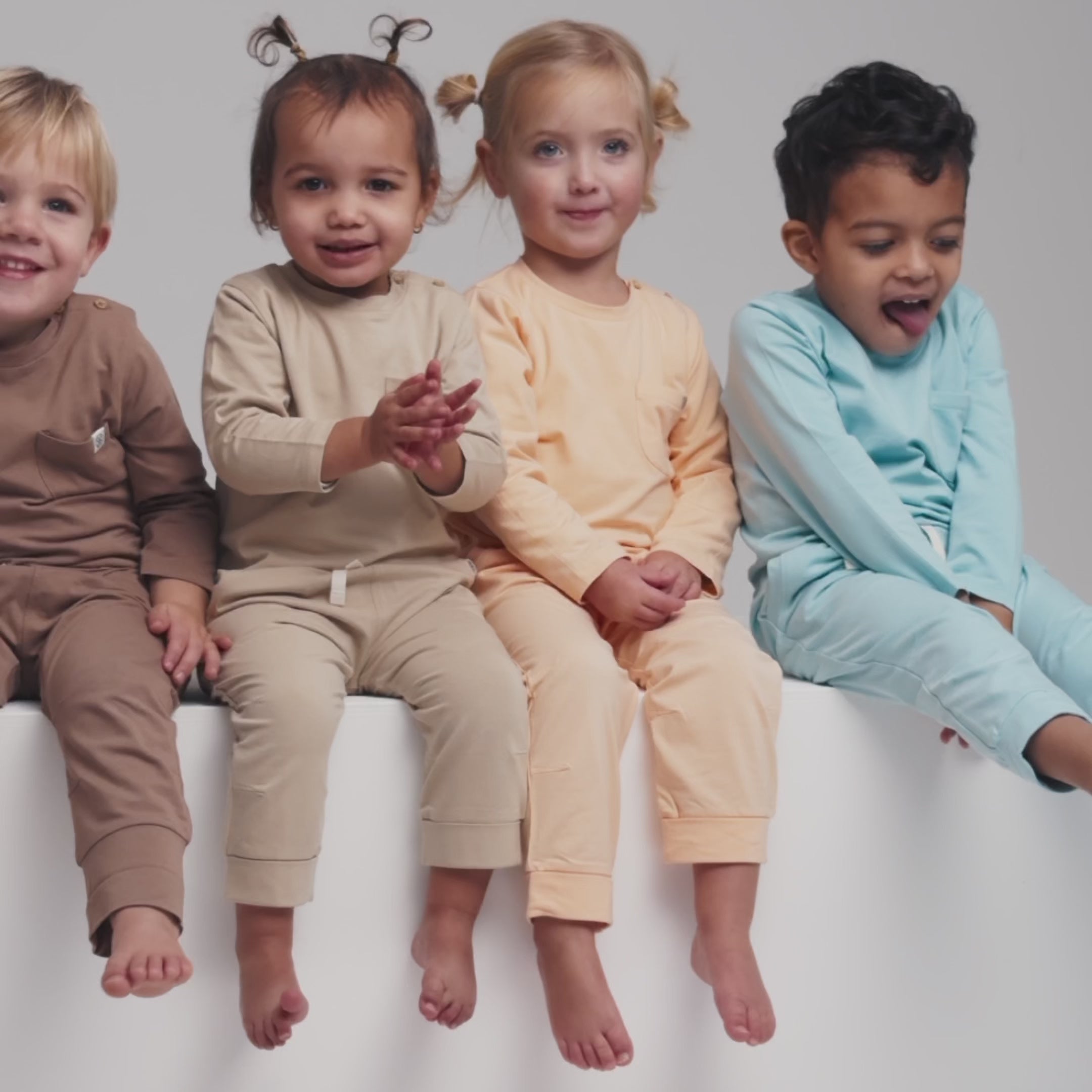 Load video: Longsleeve in Sandy Beach - UPF 50+