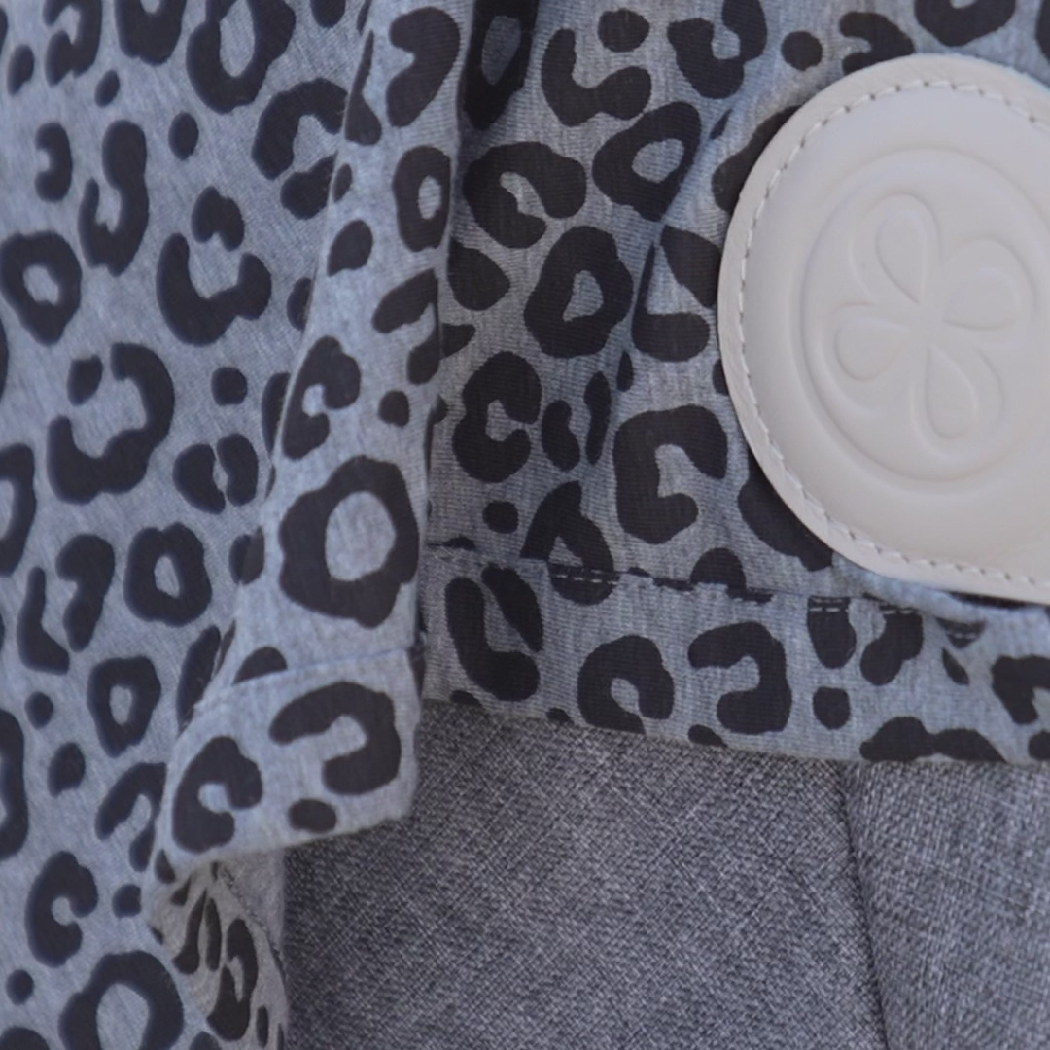 Video laden: Leren swaddle clips - Beige