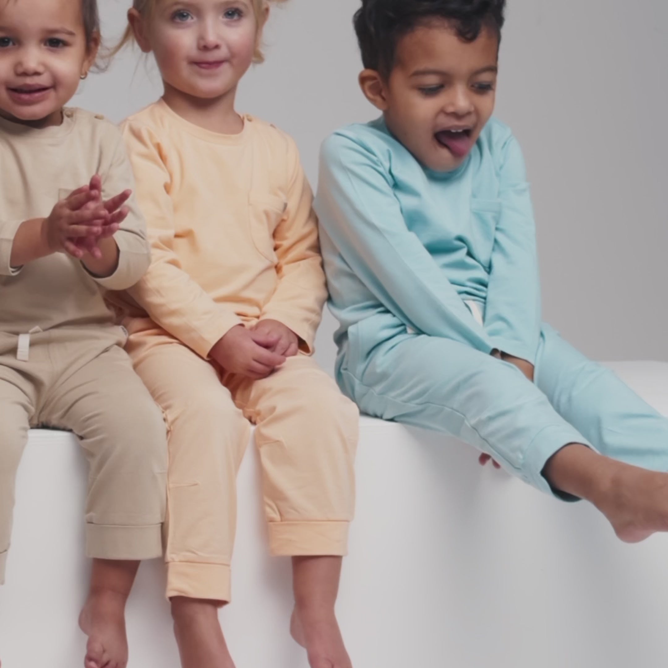 Video laden: Jogginghose in Peachy Summer – UPF 50+