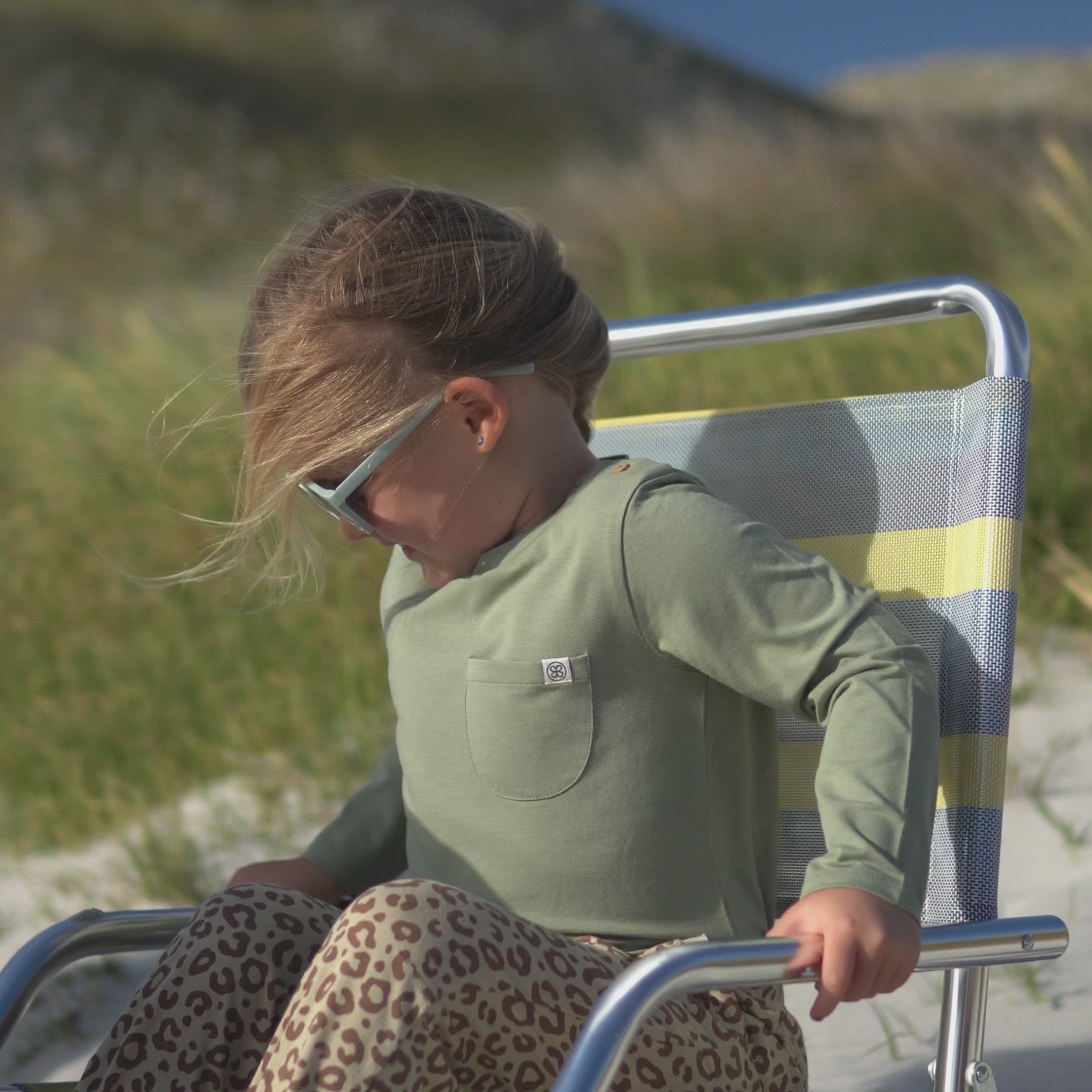 Video laden: Longsleeve in Olive Green – UPF 50+