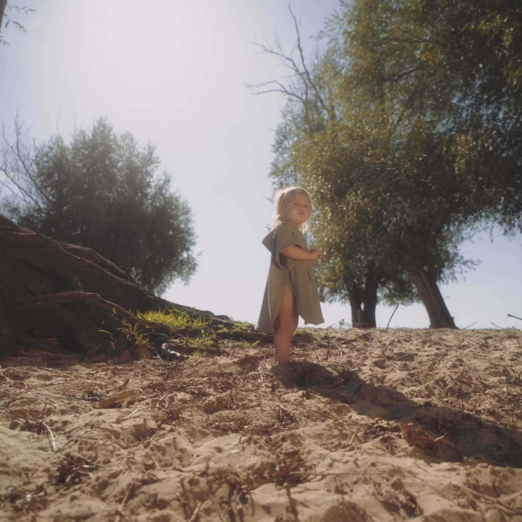 Video laden: UV-Poncho in Olive Green – UPF 50+